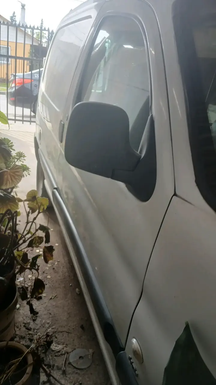 Furgoneta Peugeot Partner usada en buen estado - 6