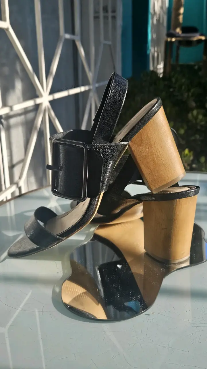 Sandalias de tacón mediano negras elegantes - 3