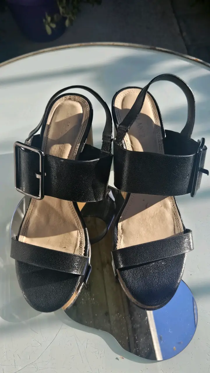 Sandalias de tacón mediano negras elegantes - 4