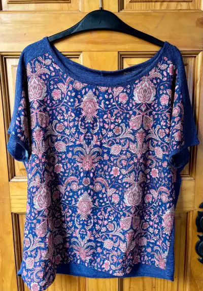 Blusa estampada talla M - miniatura 1