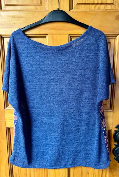 Blusa estampada talla M - miniatura 2
