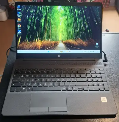 HP 250 G8 i3 10°, 12GB RAM, 240GB SSD y mas - miniatura 1