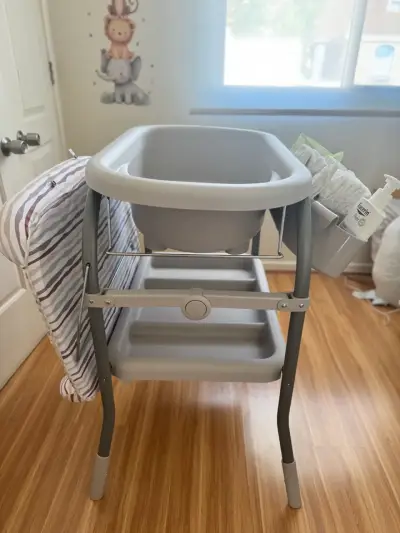 Mudador y bañera plegable para bebé - miniatura 1