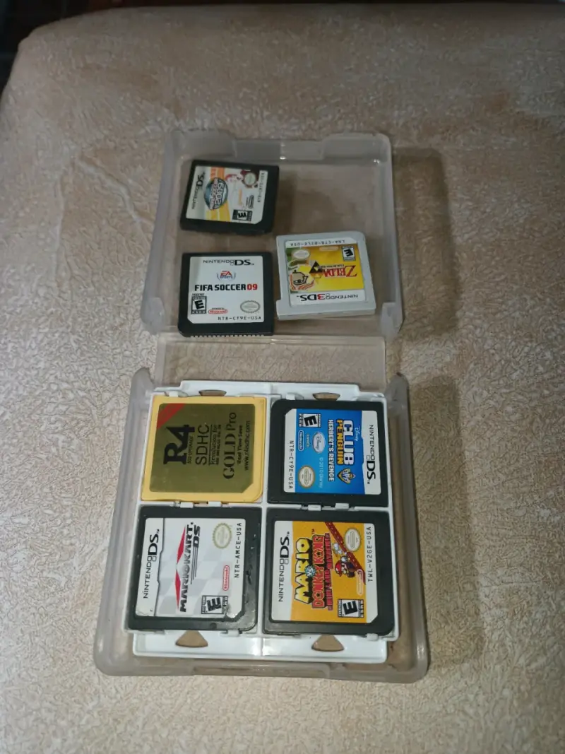 Lote de juegos Nintendo DS y 3DS en estuche