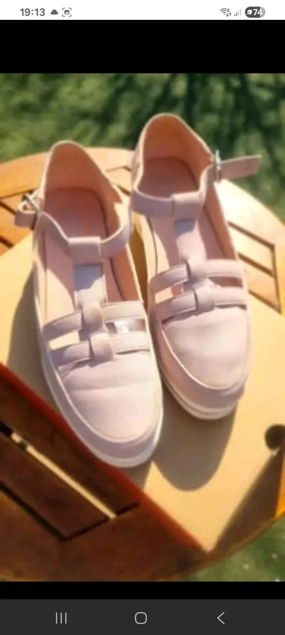 Zapatos de mujer color rosa con hebilla