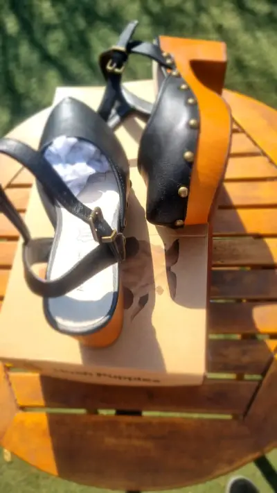 Sandalias de cuero negras. - miniatura 3