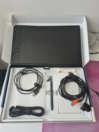 Monitor de Dibujo Ugee UE12 Plus con Lápiz - miniatura 2
