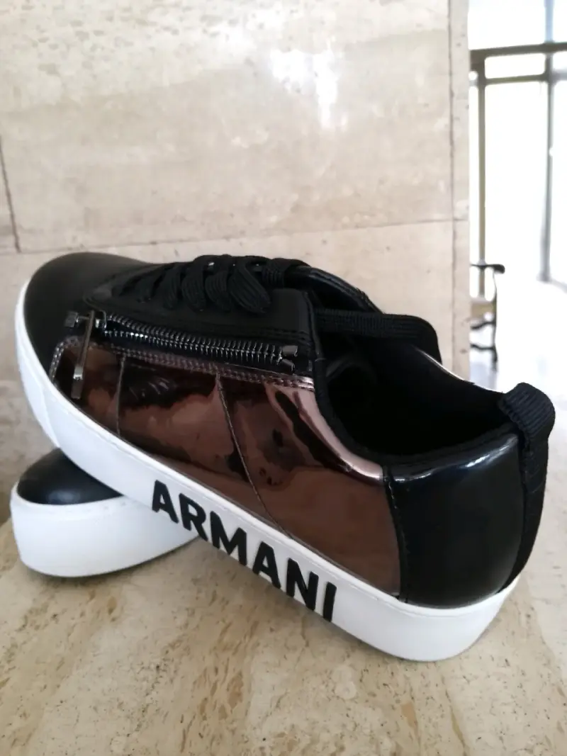 Zapatillas Armani Exchange negras con detalles metálicos - 2