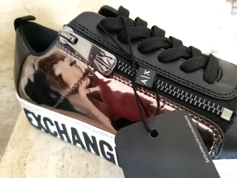 Zapatillas Armani Exchange negras con detalles metálicos - 3