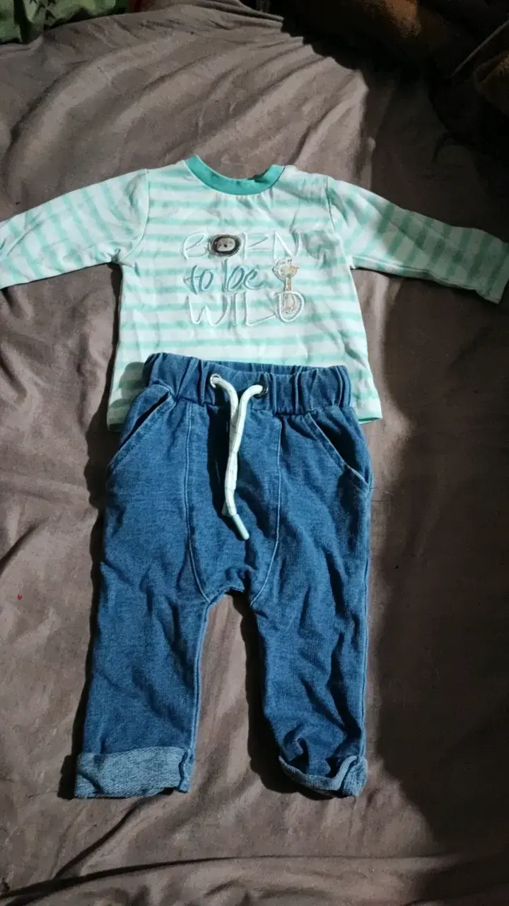 Conjunto de bebé a rayas y jeans - 1
