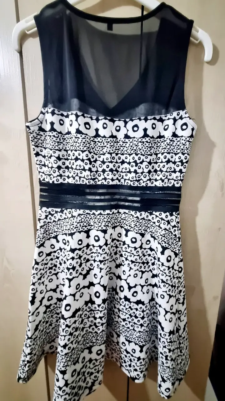 Vestido sin mangas estampado floral blanco y negro - 4