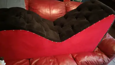 Sillón tántrico de descanso ergonómico rojo y negr - miniatura 1