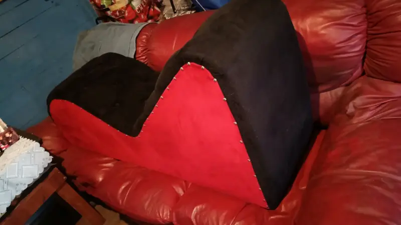 Sillón tántrico de descanso ergonómico rojo y negr - 2