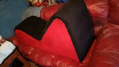 Sillón tántrico de descanso ergonómico rojo y negr - miniatura 2