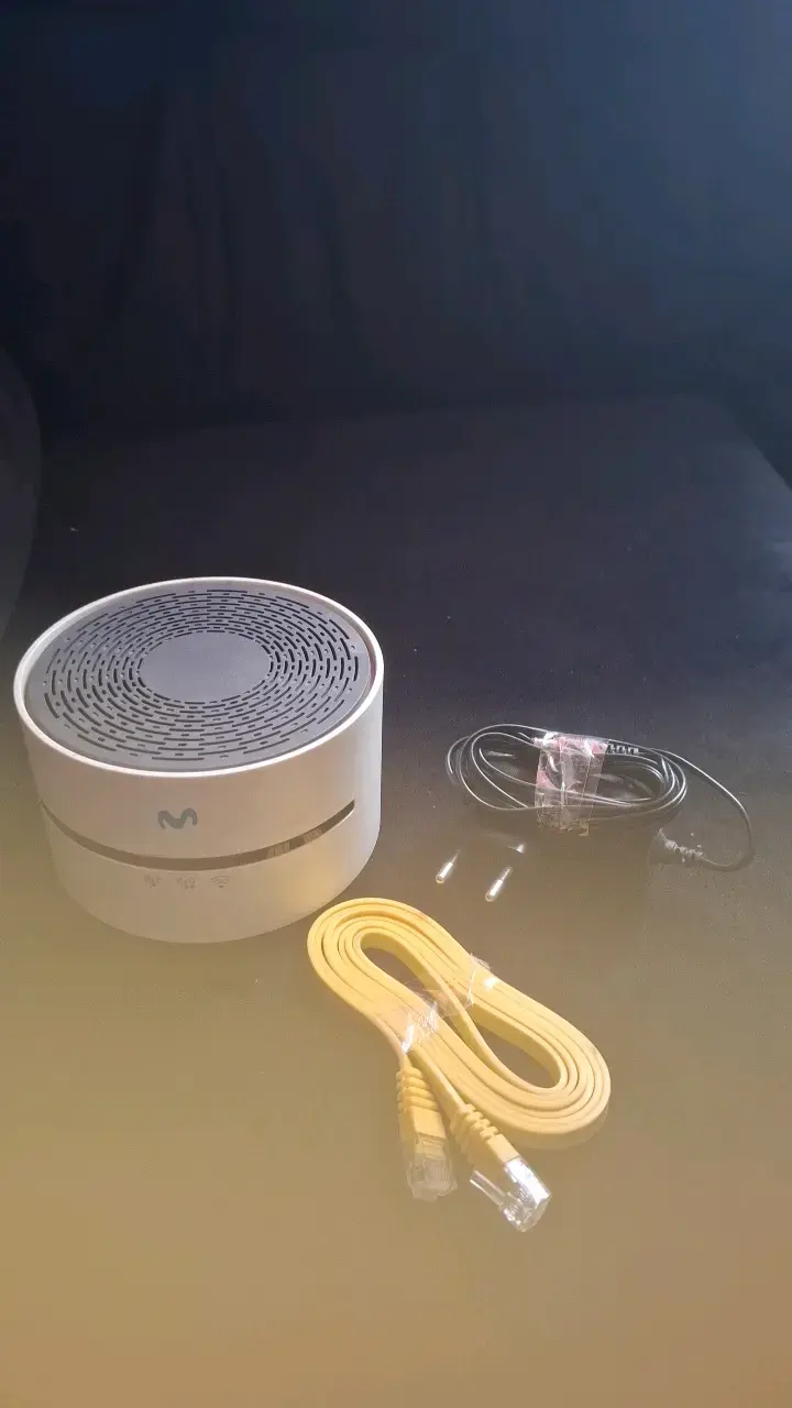 Repetidor WiFi Movistar con cables - 2