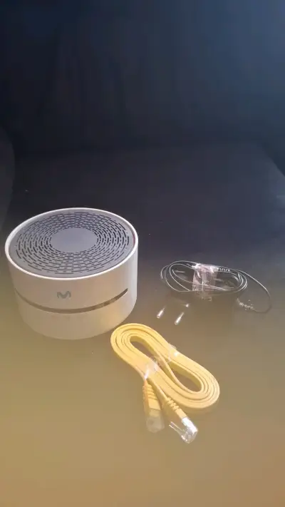 Repetidor WiFi Movistar con cables - miniatura 2