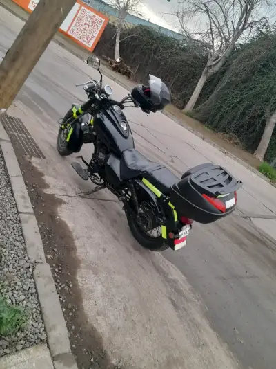 Moto Renegade Commando con maletero - miniatura 2