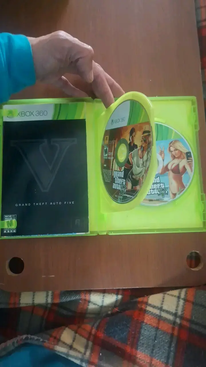 Juego Grand Theft Auto V para Xbox 360 - 2