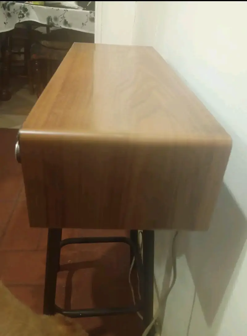 Radio vintage Grundig con diseño de madera - 3