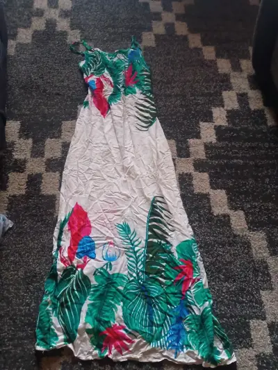 Conjunto de ropa femenina variada - miniatura 4