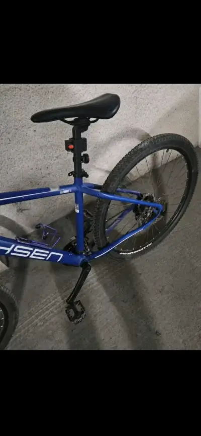 Bicicleta de montaña Lahsen azul en buen estado - miniatura 2