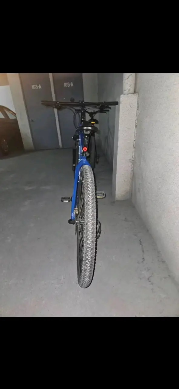 Bicicleta de montaña Lahsen azul en buen estado - 3