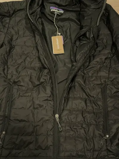 Chaqueta Patagonia Nano Puff negra con capucha - miniatura 2