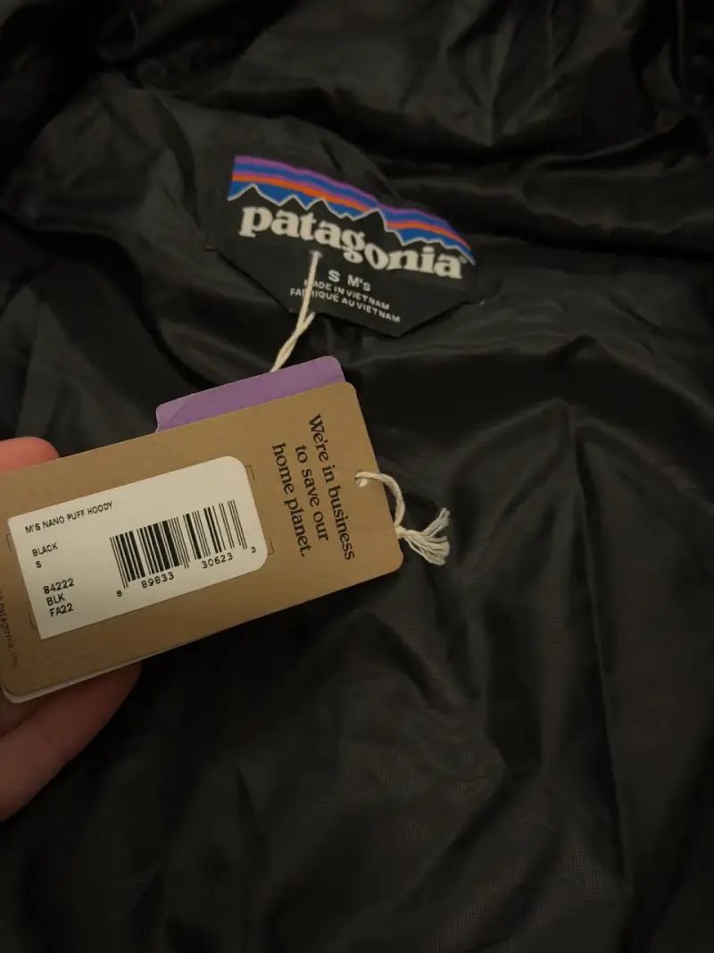 Chaqueta Patagonia Nano Puff negra con capucha - 3