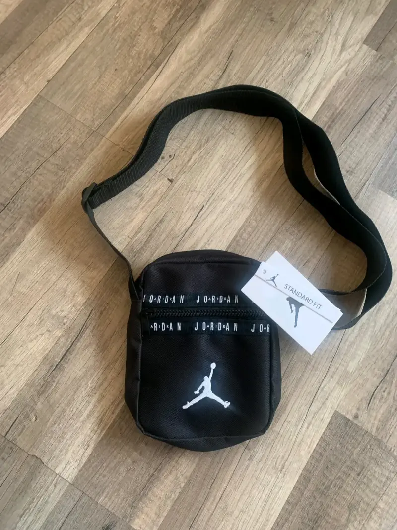 Bolso bandolera Jordan negro con logo - 1