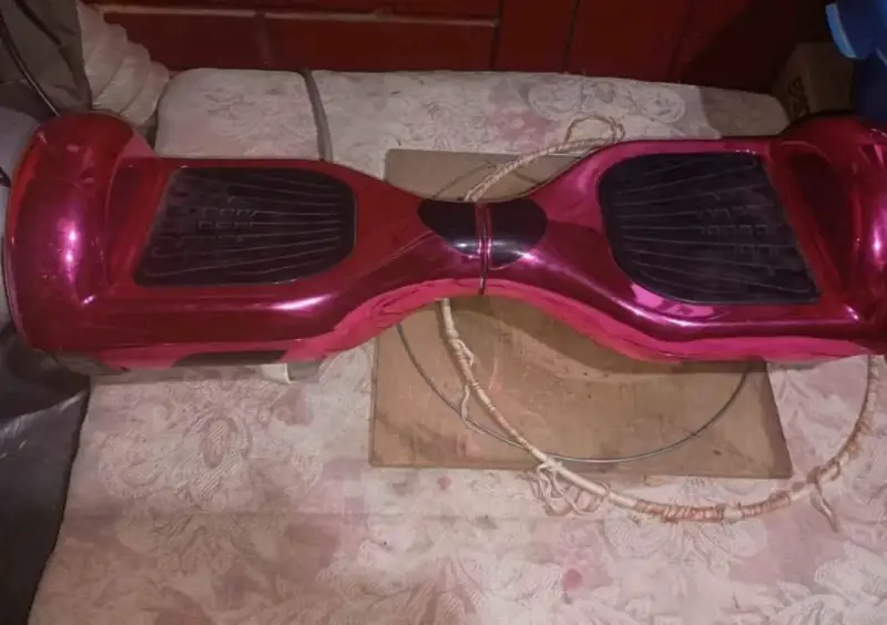 Hoverboard eléctrico rosa con leves desgastes - 2