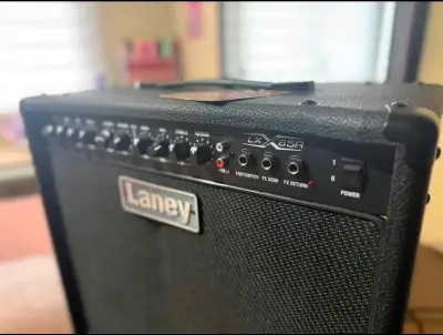 Amplificador de guitarra Laney LX65R con reverb - miniatura 1
