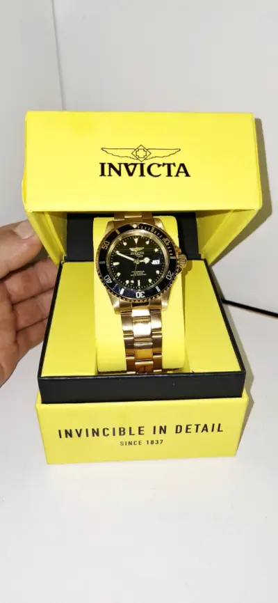 Reloj Invicta dorado con caja original - miniatura 1
