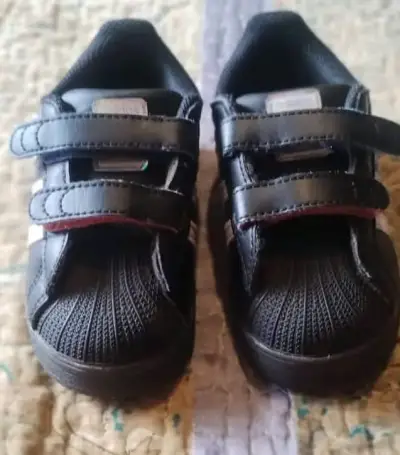 Zapatillas negras para niños Adidas con velcro - miniatura 1