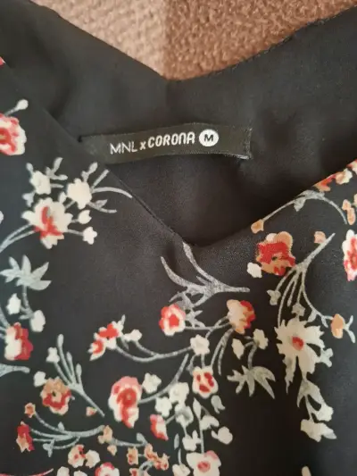 Blusa de tirantes floral MNL x Corona - miniatura 3