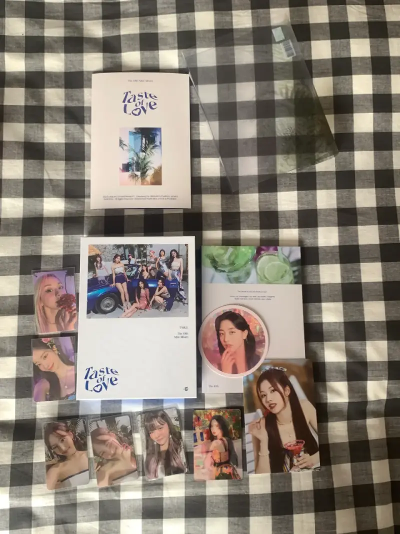Álbum Taste of Love de TWICE con Photocards - 2