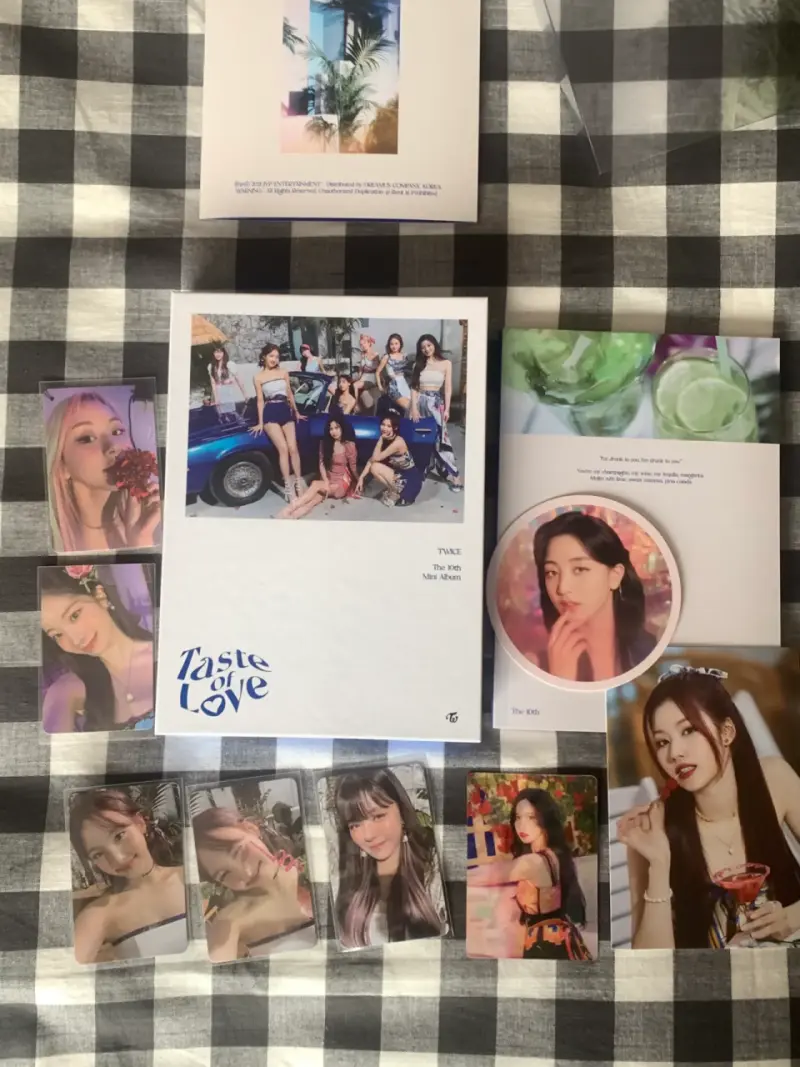 Álbum Taste of Love de TWICE con Photocards - 3