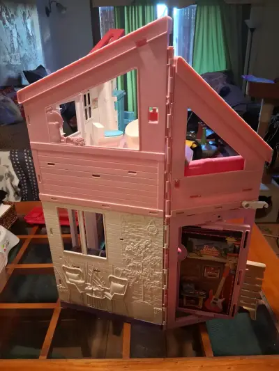 Casa de muñecas Barbie de dos pisos con muebles - miniatura 1