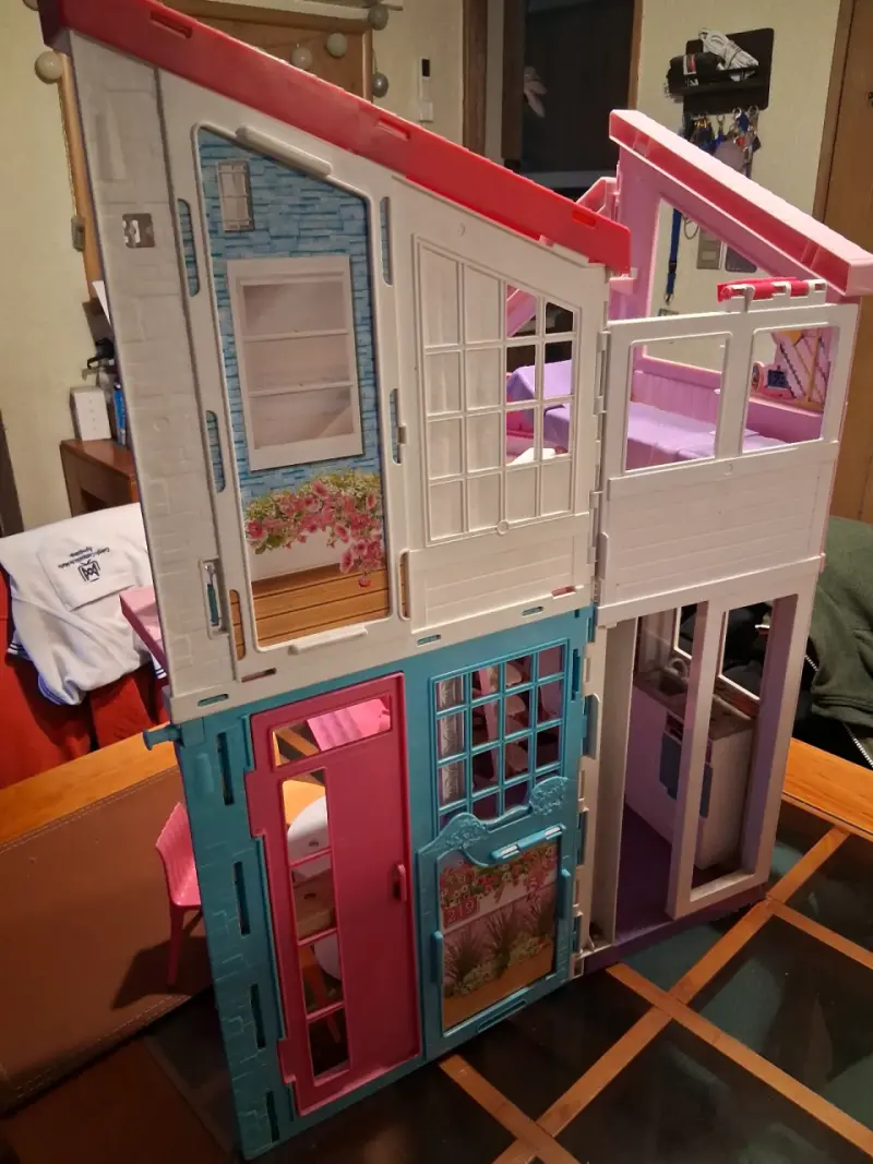 Casa de muñecas Barbie de dos pisos con muebles - 3