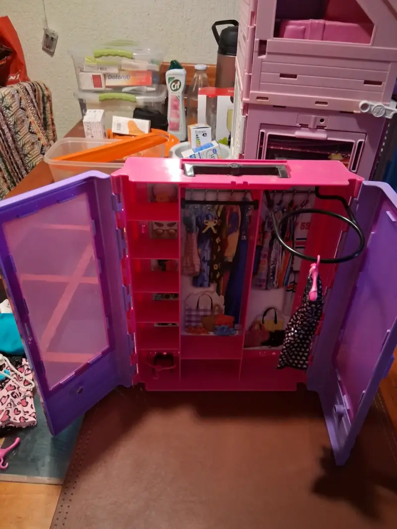 Casa de muñecas Barbie de dos pisos con muebles - 5