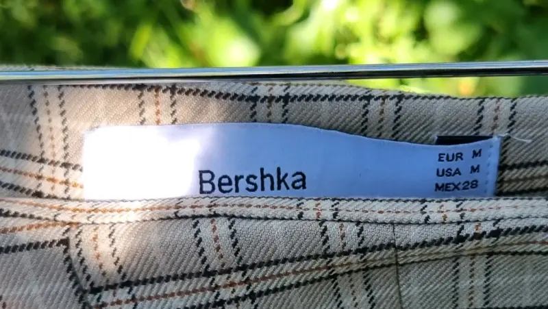 Falda a cuadros con cadena Bershka - 4