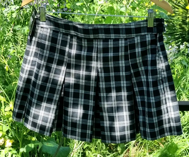 Falda corta a cuadros estilo escocés H&M - 2