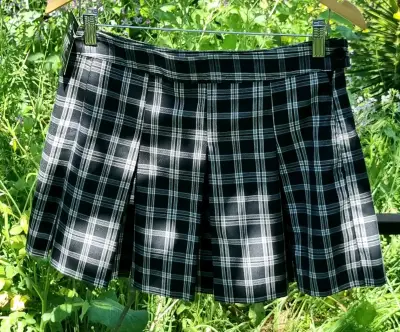 Falda corta a cuadros estilo escocés H&M - miniatura 2