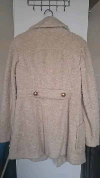 Abrigo de lana beige con botones dorados - miniatura 2