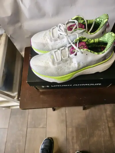 Zapatillas  Under Armour HOVR NUEVAS TALLA 10 USA - miniatura 1