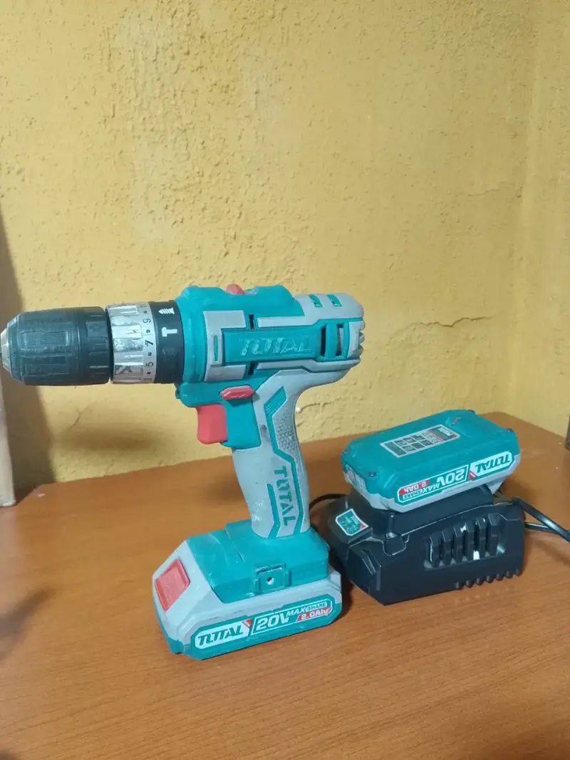 Taladro Inalámbrico Total 20V con Cargador - 2