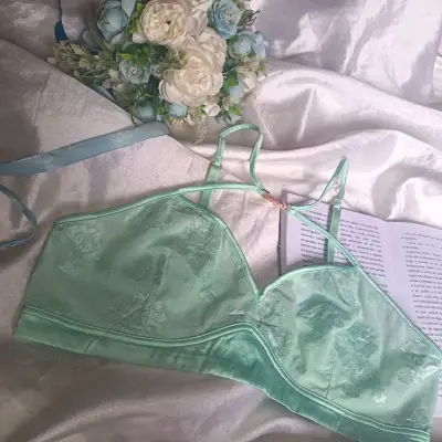 Bralette verde menta con encaje floral - miniatura 1