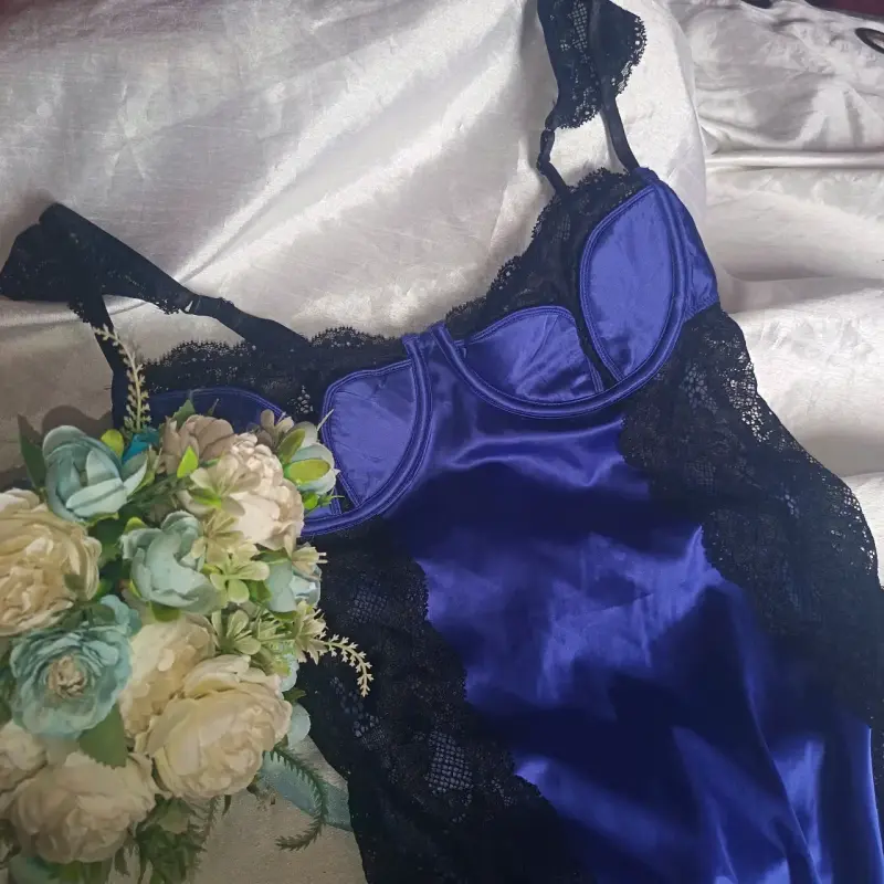 Baby doll de satén azul con encaje negro - 1