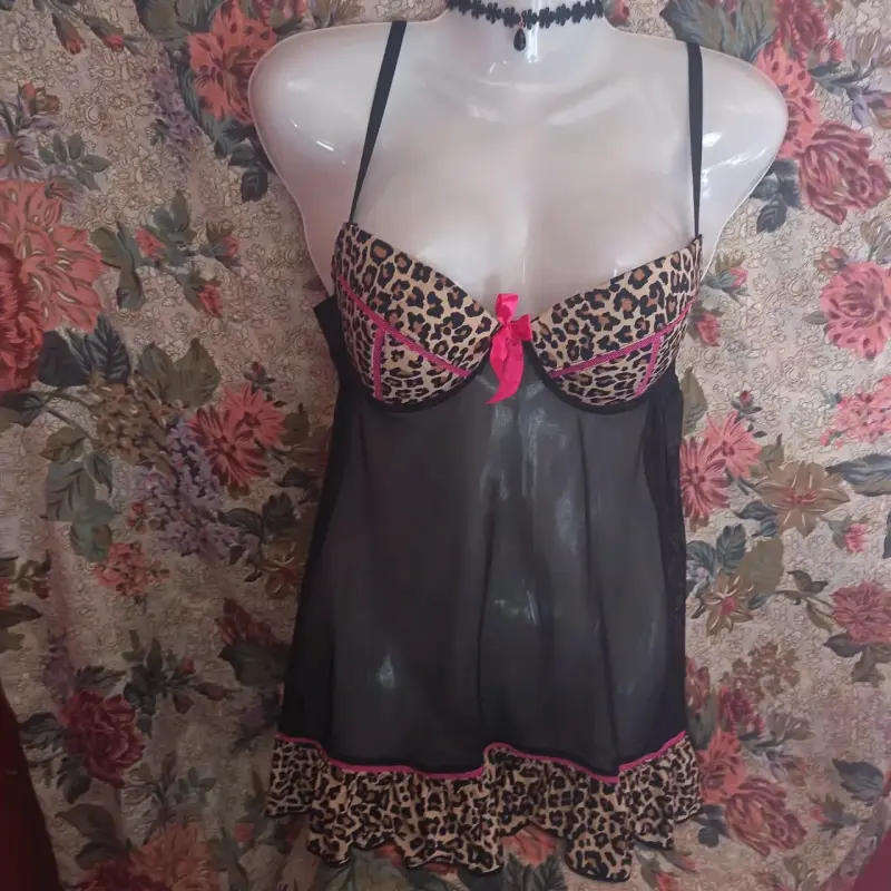 Babydoll de encaje negro con estampado animal print - 1