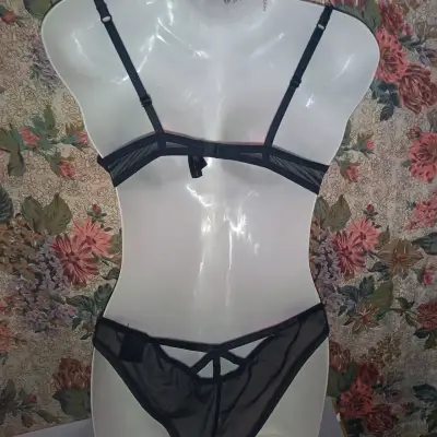 Conjunto de lencería negro y rosa con encaje - miniatura 2