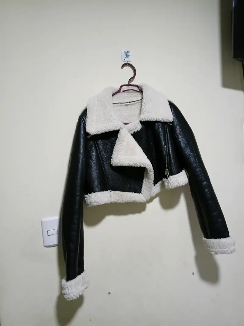 Chaqueta de cuero sintético con forro de borrego - 1